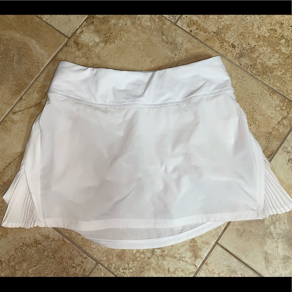 NWOT white lululemon play off the pleats size 2